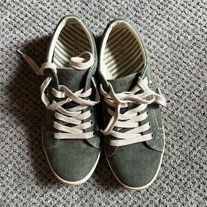 Taos green sneakers
